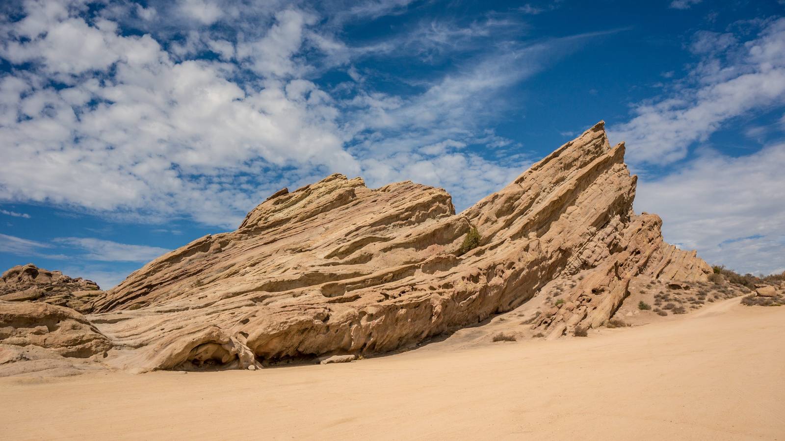 Tilted sandstone slabs at Vasquez Rocks in Agua Dulce, at the northeast edge of the Santa Clarita Valley.