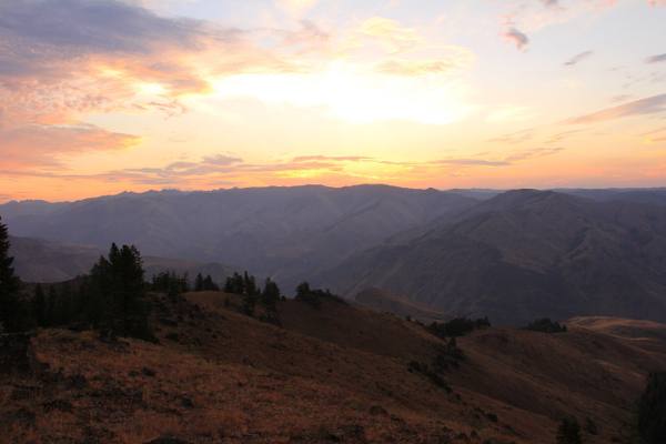 Ridges of Hells Canyon fading into haze at sunrise