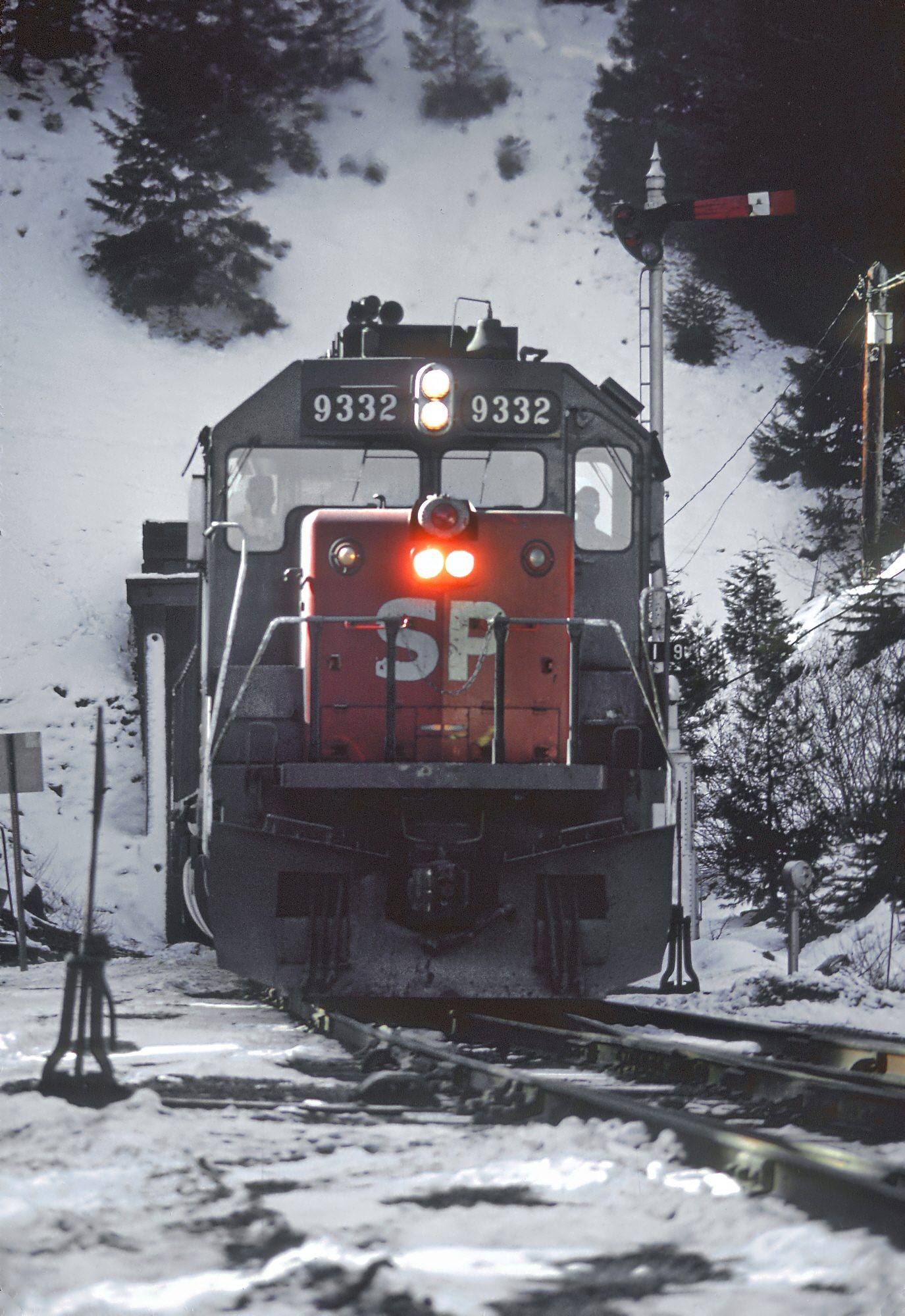 A Southern Pacific freight in snow at the Siskiyou Summit tunnel in 1979, the line where Train 13 was stopped in 1923