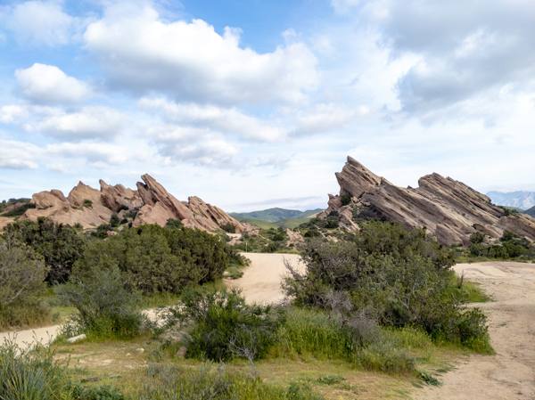 The park trail running between two groups of canted Vasquez Formation fins at Vasquez Rocks, Agua Dulce.